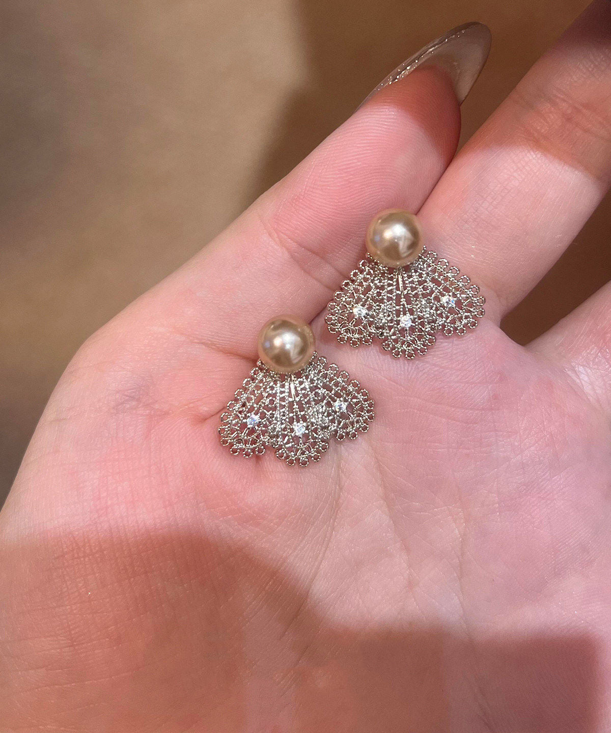 Vintage Champagne Pearl Alloy Hollow Out Lace Fan-Shaped Stud Earrings