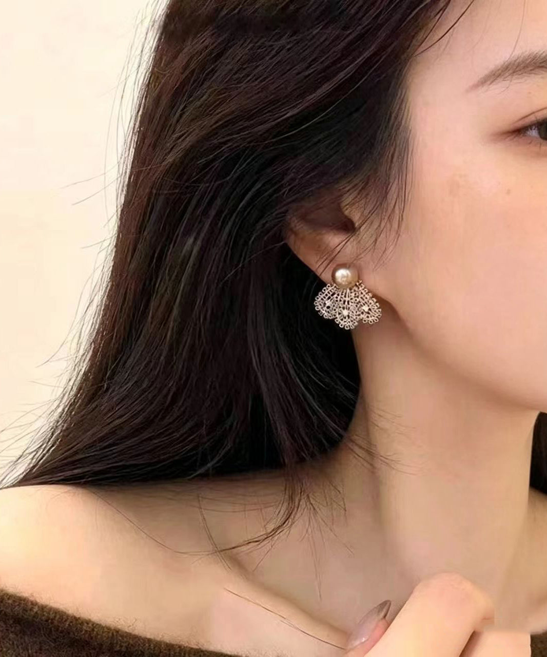 Vintage Champagne Pearl Alloy Hollow Out Lace Fan-Shaped Stud Earrings