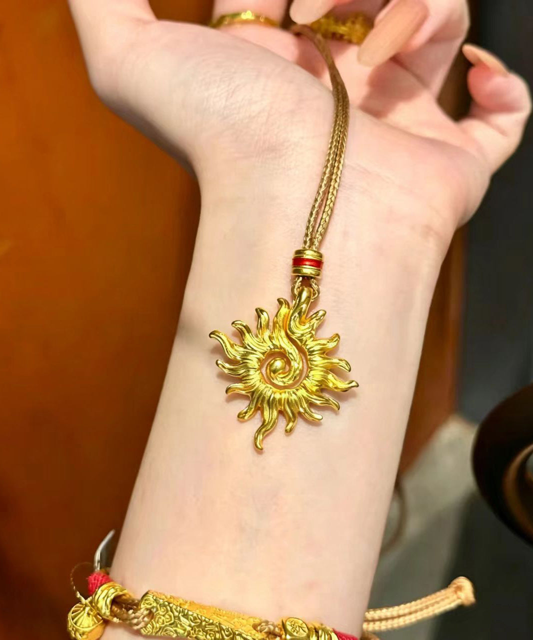 Vintage Gold Alloy Braided Sun Pendant Necklace