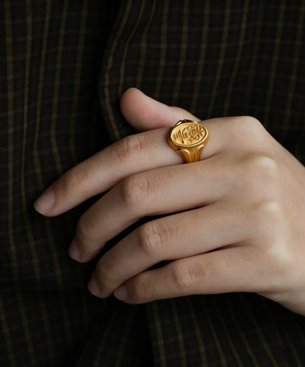 Vintage Gold Alloy Chang Le Signet Rings