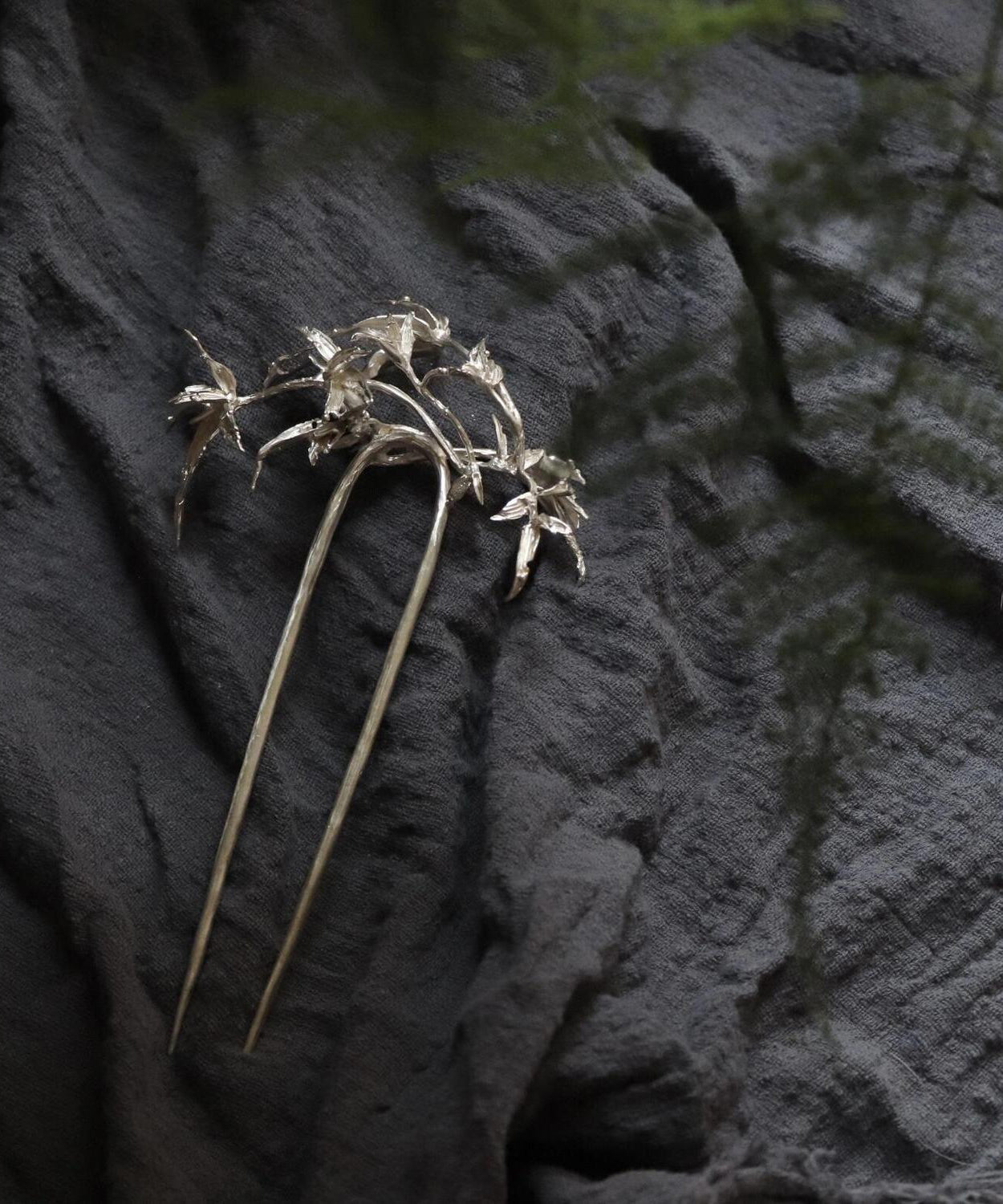 Vintage Silk Cut Out Bamboo Leaf U-Shaped Hairpin
