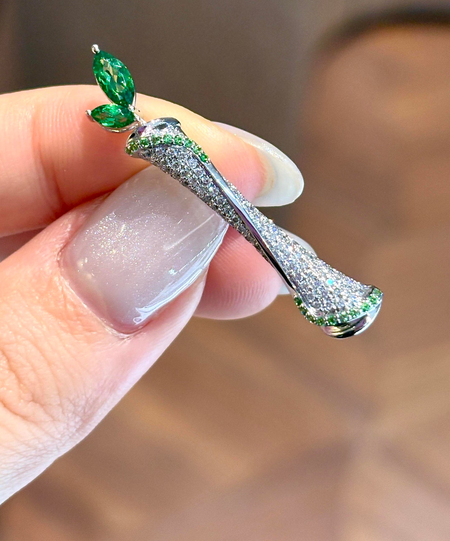 Vogue Green Alloy Zircon Dracaena Sanderiana Brooches