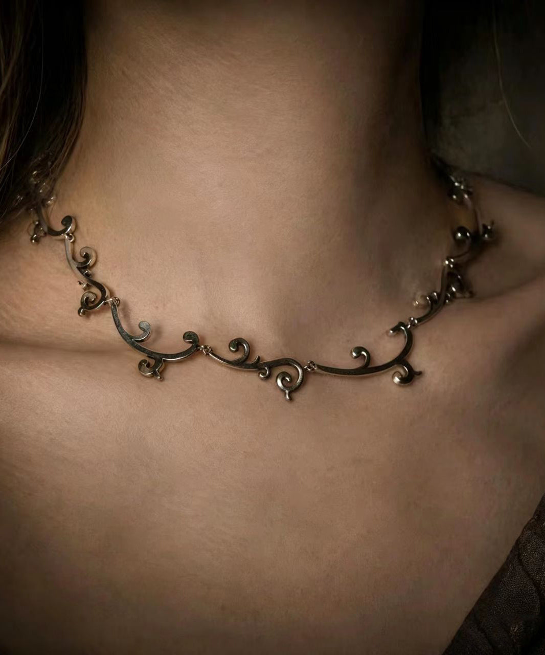 Women Alloy Vintage Finish Scroll Choker