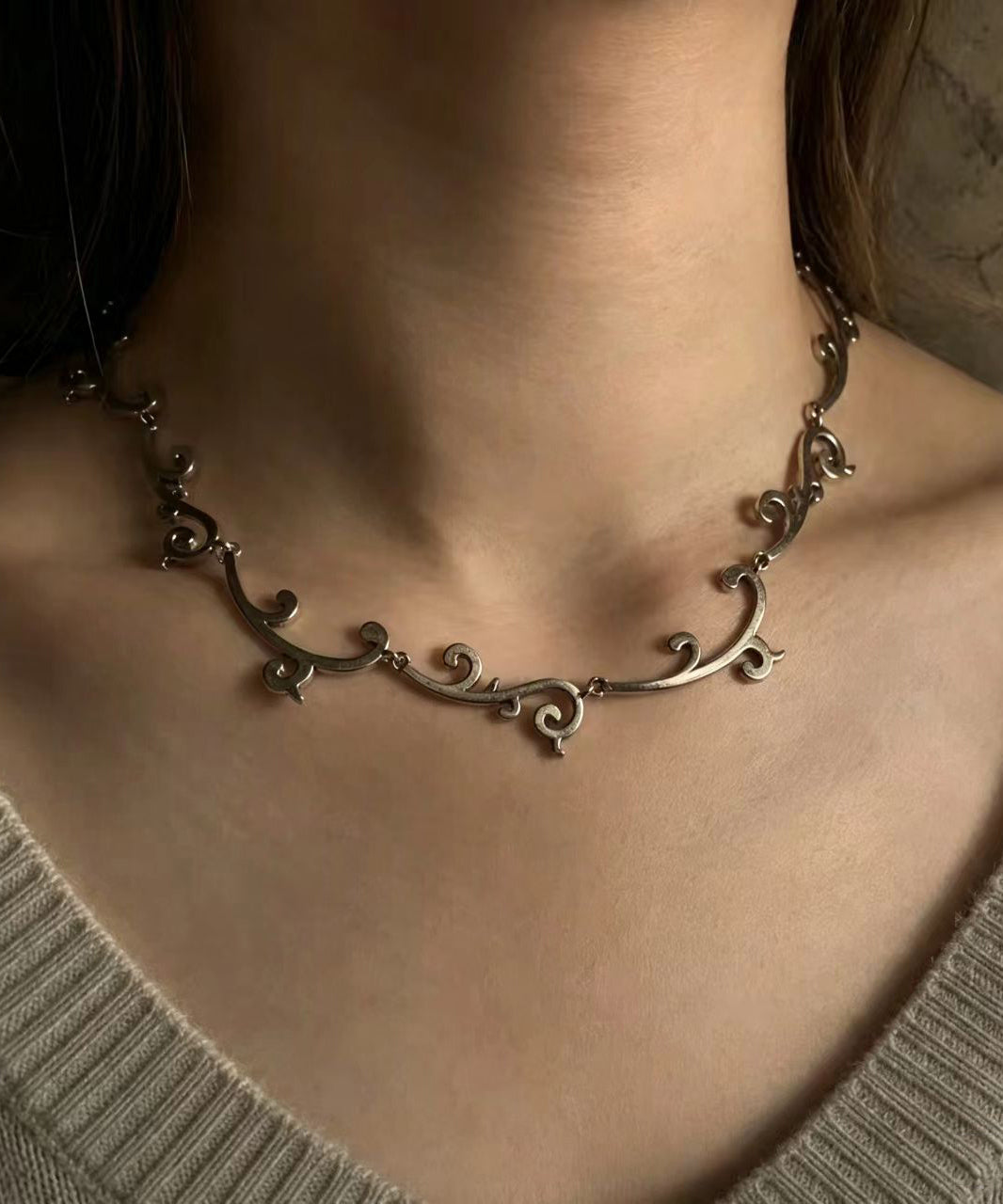 Women Alloy Vintage Finish Scroll Choker