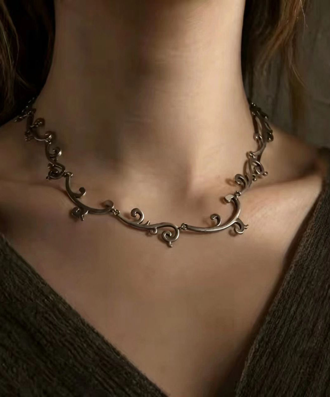 Women Alloy Vintage Finish Scroll Choker