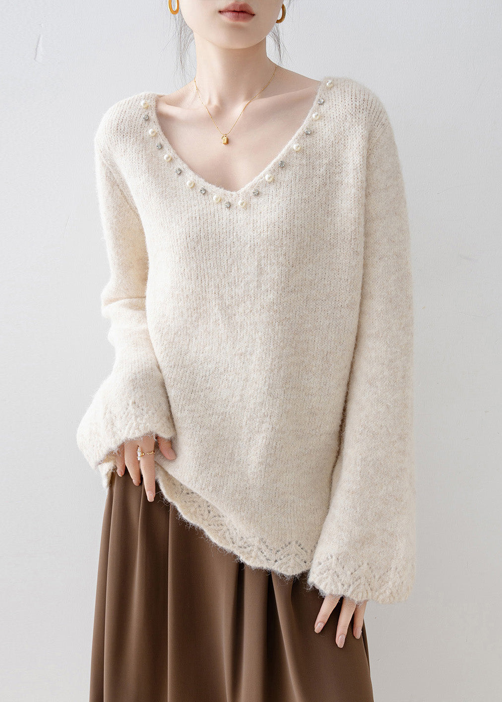 Women White V Neck Nail Bead Knit Pullover Spring