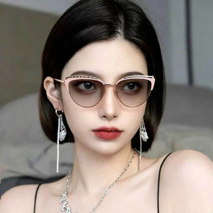 Stylish Pink Titanium Alloy Color-Changing Cat Eye Full Frame Reading Glasses