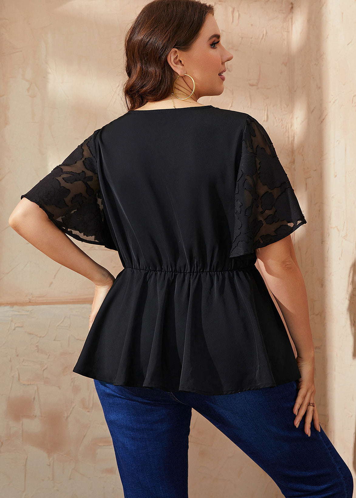 Einfache schwarze V-Ausschnitt-Tüll-Patchwork-elastische Taille, solide Chiffon-Hemden für den Sommer